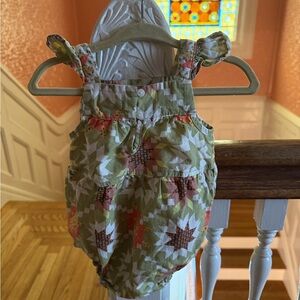Cat & Jack Green Floral Bodysuit